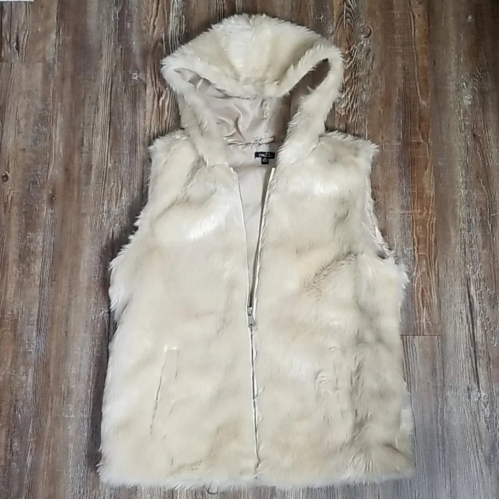 》NEW Rue21 Vest - Picture 1 of 6